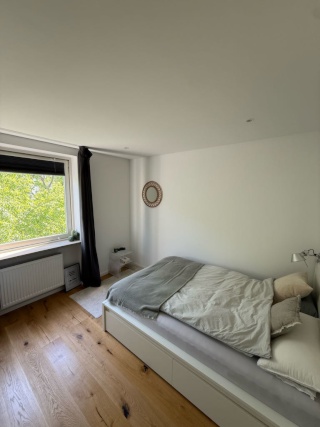 schönes WG-Zimmer mit Balkon in sehr guter Lage