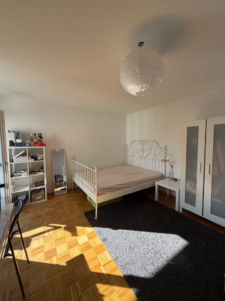 Großes WG-Zimmer (20 m2) mit Balkon