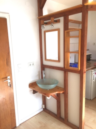 Schöne kleine separate und vollmöblierte Einzimmerwohnung