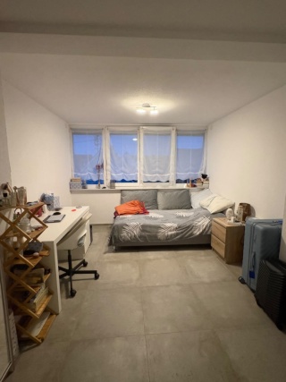 Anzeigenbild: Sehr schönes und räumliches Zimmer im 3er WG in Nürtingen (Stadtmitte) -- Pauschale Festpreis-Miete mit allen Nebenkosten und Internet!