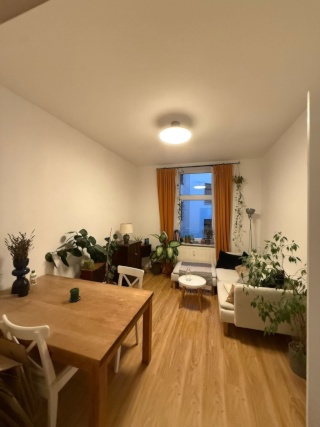 WG-Zimmer in möblierter Altbauwohnung am Kolumbusplatz (01.11.–24.11.)