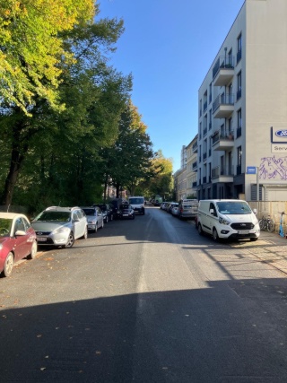 Helles Altbauzimmer in entspannter 2er-WG mit gemeinsamem Wohnzimmer und Balkon
