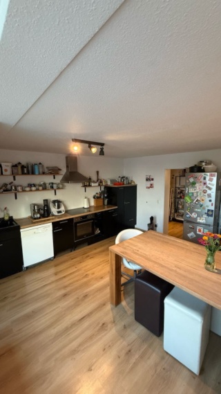 Anzeigenbild: 2 Zimmer werden frei in heller Berufstätigen-4-er-WG am Südi, unbefristet ab 1.1.27 :)