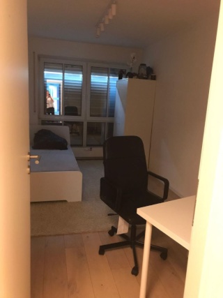 Schönes Zimmer in 4er Studenten WG ab 01.11. frei