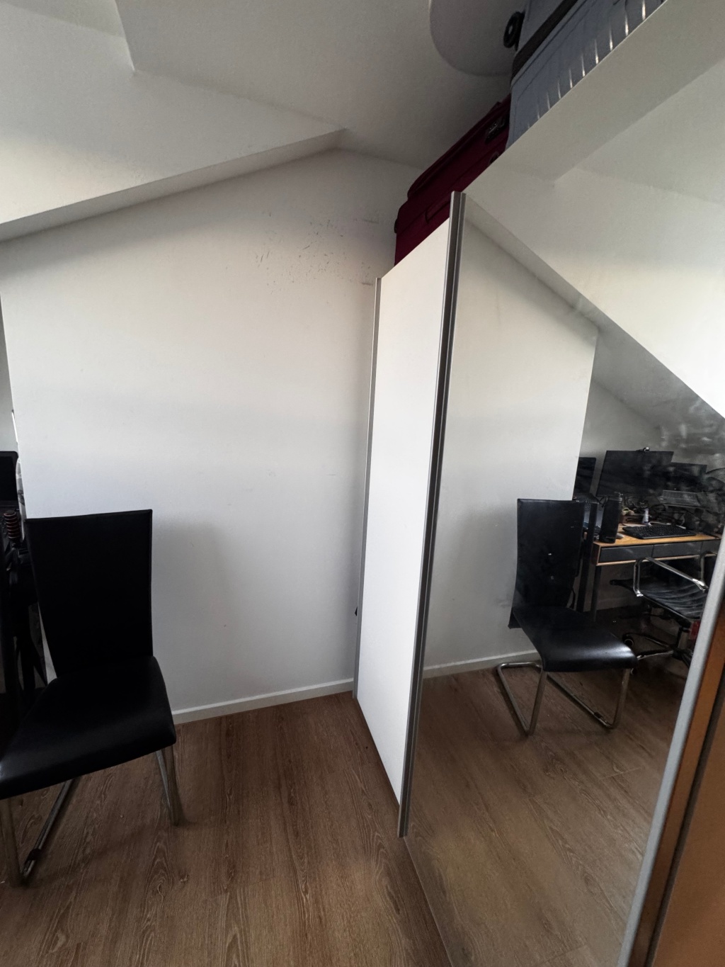 WG-Zimmer Laim Veit-Stoß-Str. 82 - Schrank mit Spiegel