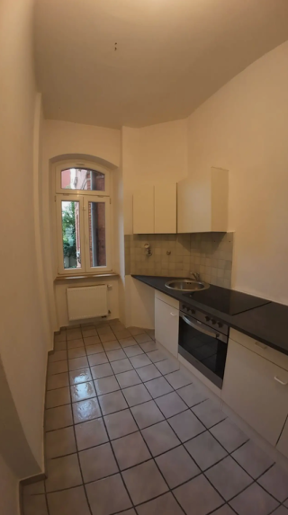 Anzeigenbild: Traum-Altbau in Gostenhof: 4-Zimmer-Wohnung (3 Schlafzimmer + Kamin-Wohnzimmer), EBK, direkt an der U1 – Ideal zur WG-Gründung!