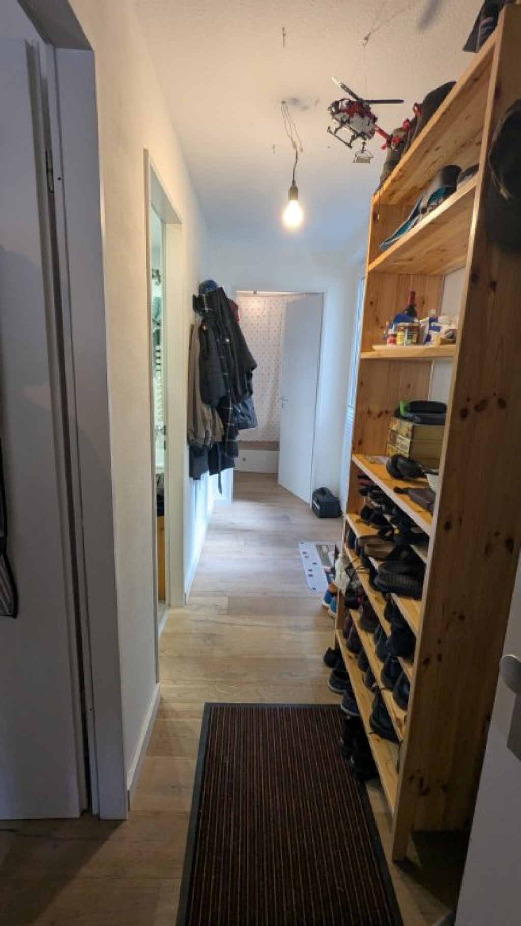 Wohnung Agnesviertel Krefelder Straße - Flur von der Eingangstür aus