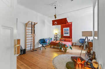 2-Room Altbau-Apartment with balcony in Prenzlauer Berg for short-time — photo 1