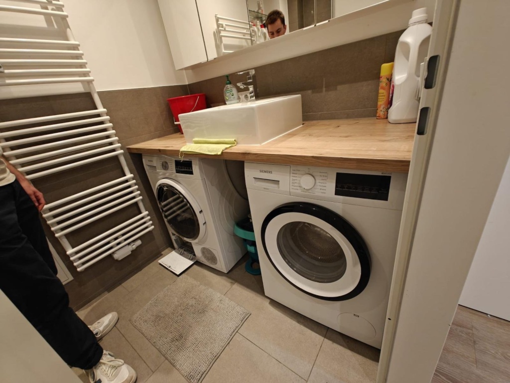 WG-Zimmer Laim Veit-Stoß-Str. 82 - Dusche und WC, Badezimmer 1 mit Waschmaschine und Trockner