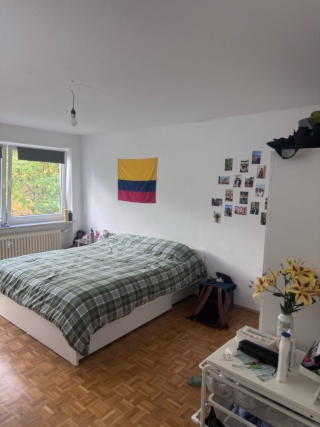 Gemütliches Zimmer in heller Bogenhausen-WG zur Zwischenmiete