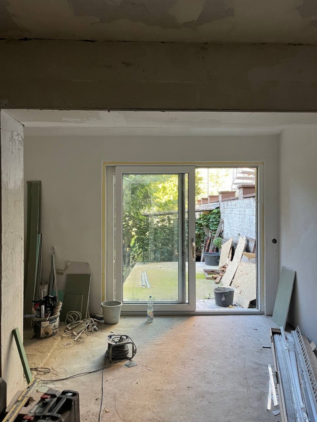 WG-Zimmer Mülheim - - Living room (will be all renovated)