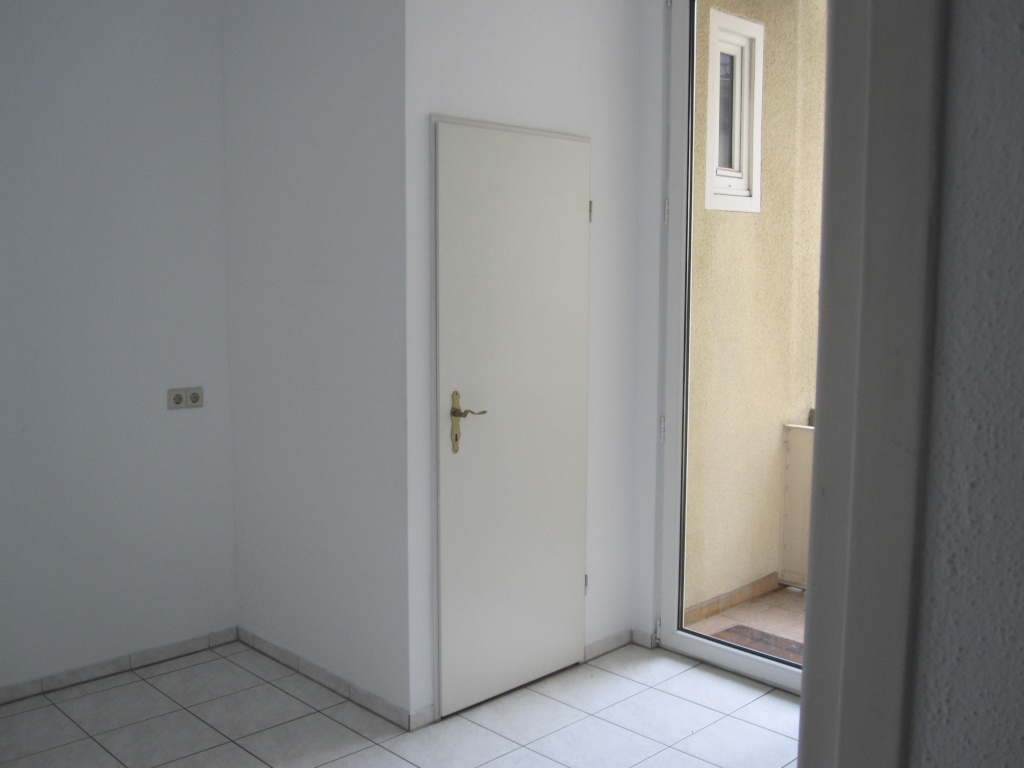 Wohnung Süd Schickhardtstraße 22 - Zimmer mit Balkon und Waschmaschinenanschluß