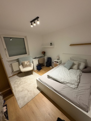 Helles WG- Zimmer in 5 er WG in Feldmoching- Hasenbergl / neu renoviert