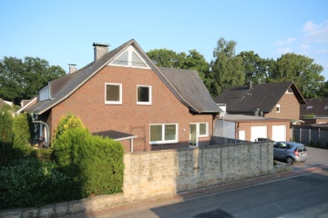 Ad image: Mondstrassenviertel well-kept, spacious 2-room apartment