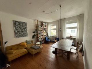 Helle, ruhige 2-Zi-Wohnung am Görlitzer Park. Bis 31/05/2027 befristet. Anmeldung möglich.