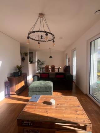 Anzeigenbild: Untermiete - Drei helle, voll ausgestattete Zimmer mit Balkon und Küche in einem gepflegten Gebäude