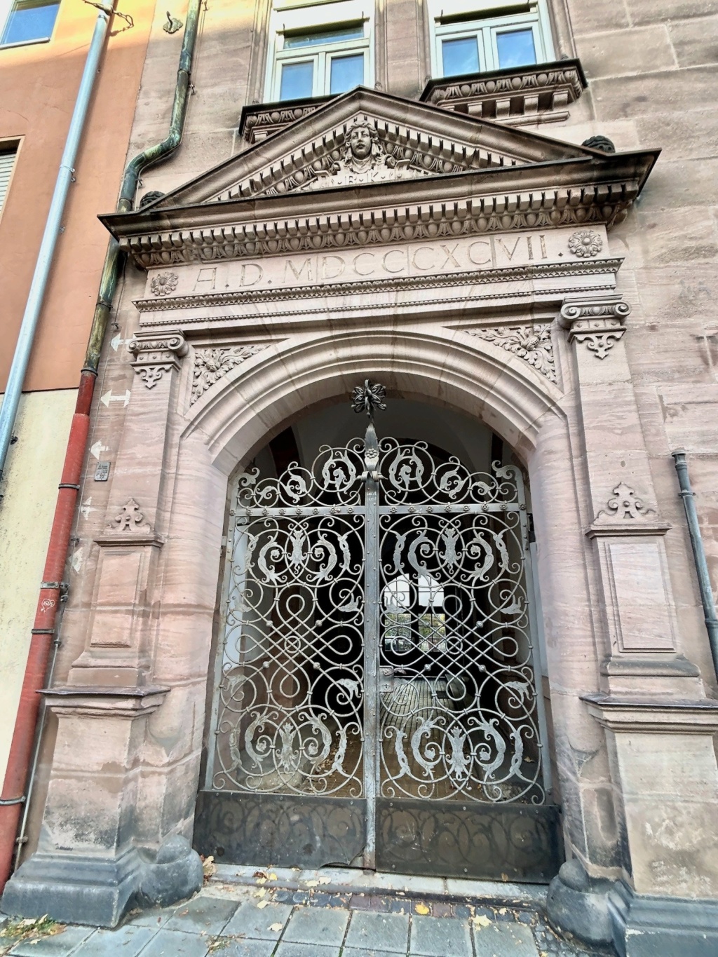 WG-Zimmer Nürnberg Sulzbacher Straße 45 - Tor